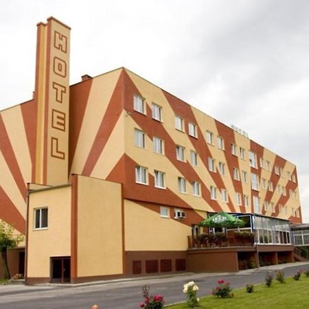 Hotel Restauracja Cukropol Gostyń Exteriör bild