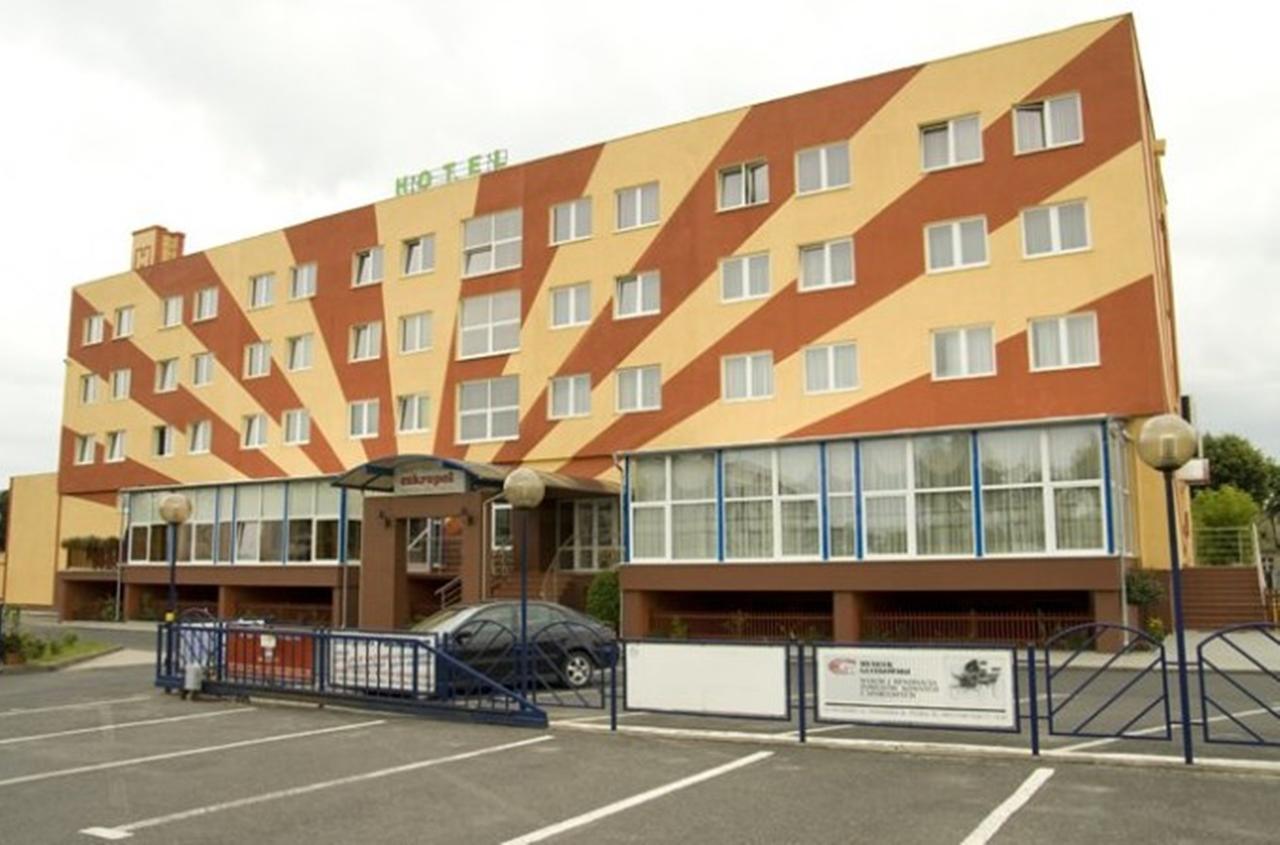 Hotel Restauracja Cukropol Gostyń Exteriör bild