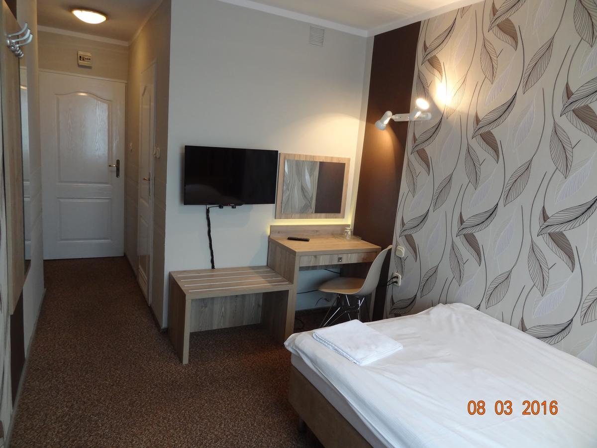 Hotel Restauracja Cukropol Gostyń Exteriör bild