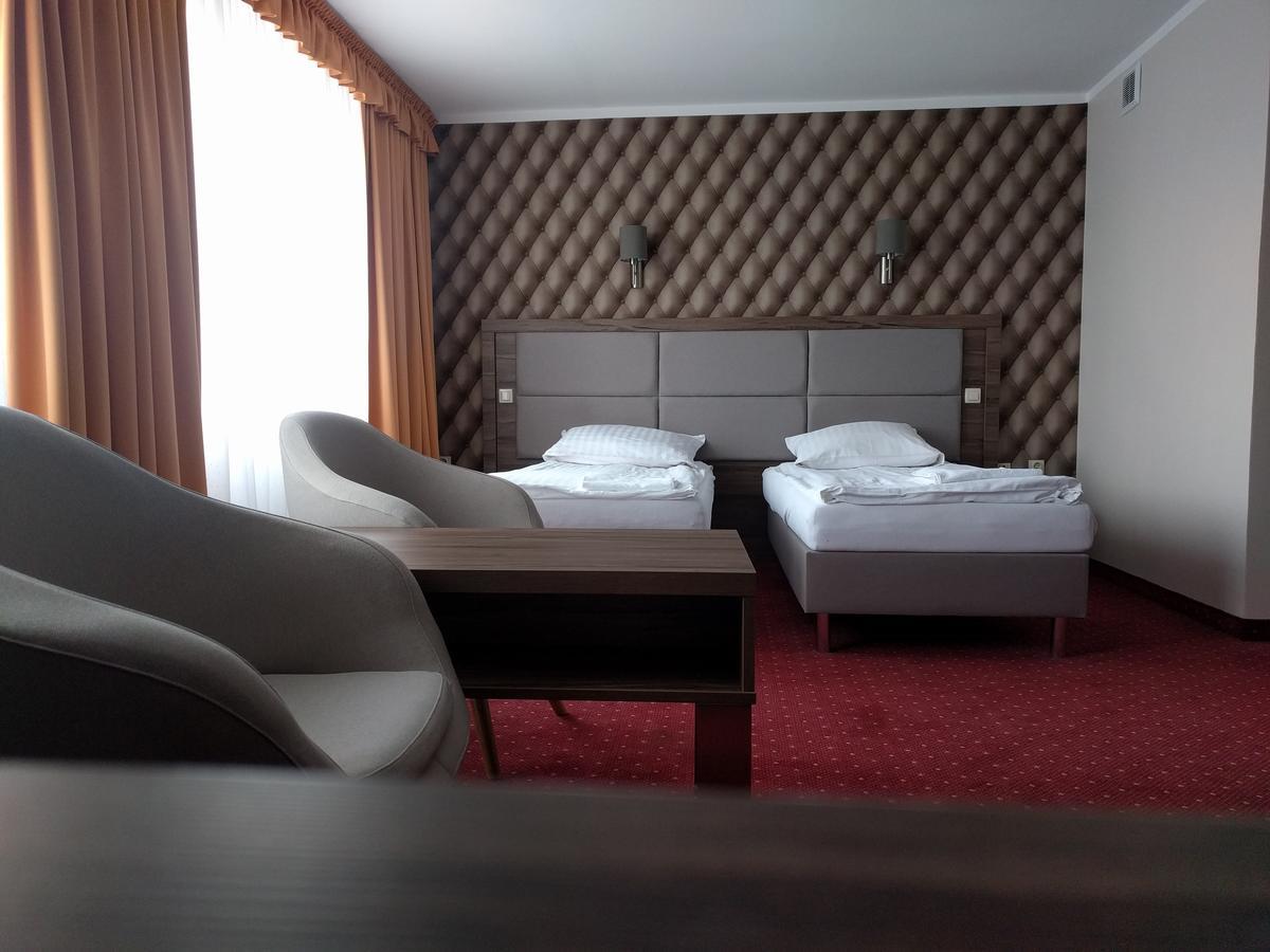 Hotel Restauracja Cukropol Gostyń Exteriör bild