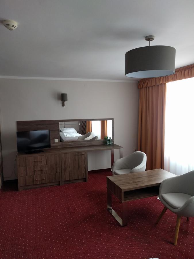 Hotel Restauracja Cukropol Gostyń Exteriör bild