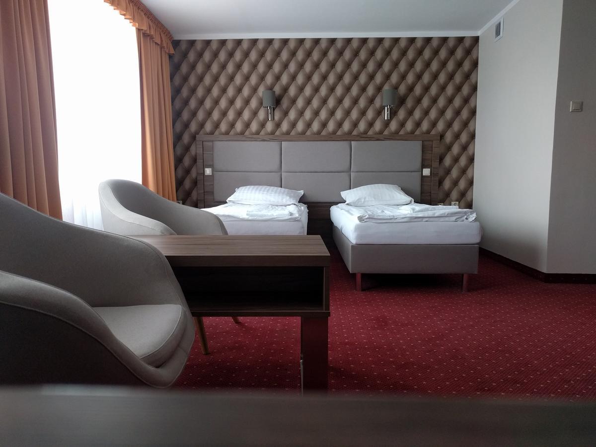 Hotel Restauracja Cukropol Gostyń Exteriör bild